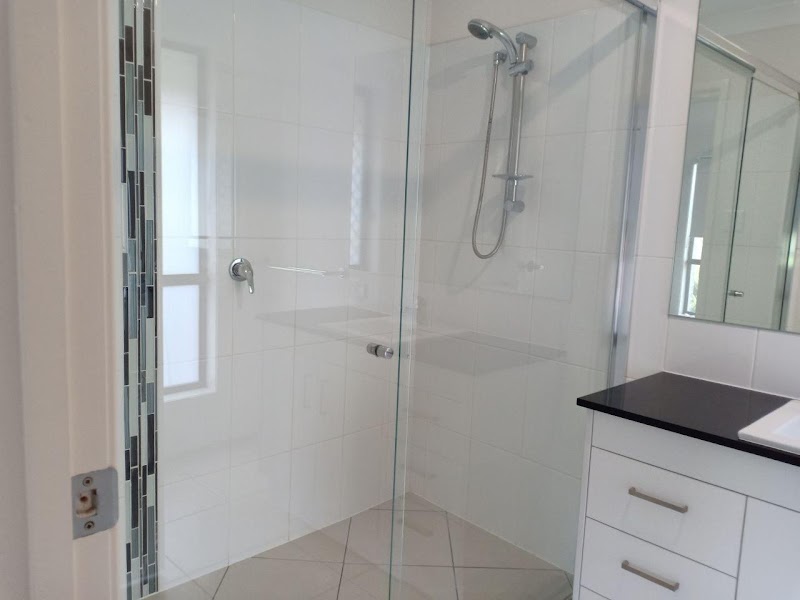 Ben's Cleaning | Bond Cleaning | Builder Cleaning I Spring Cleaning | Window Cleaning | Office Cleaning I Townsville work 3