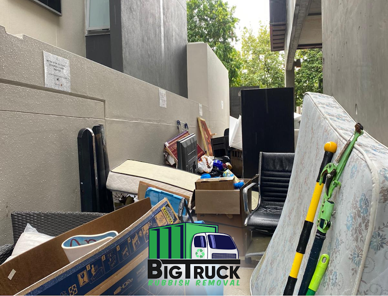 Big Truck Rubbish Removal work 1