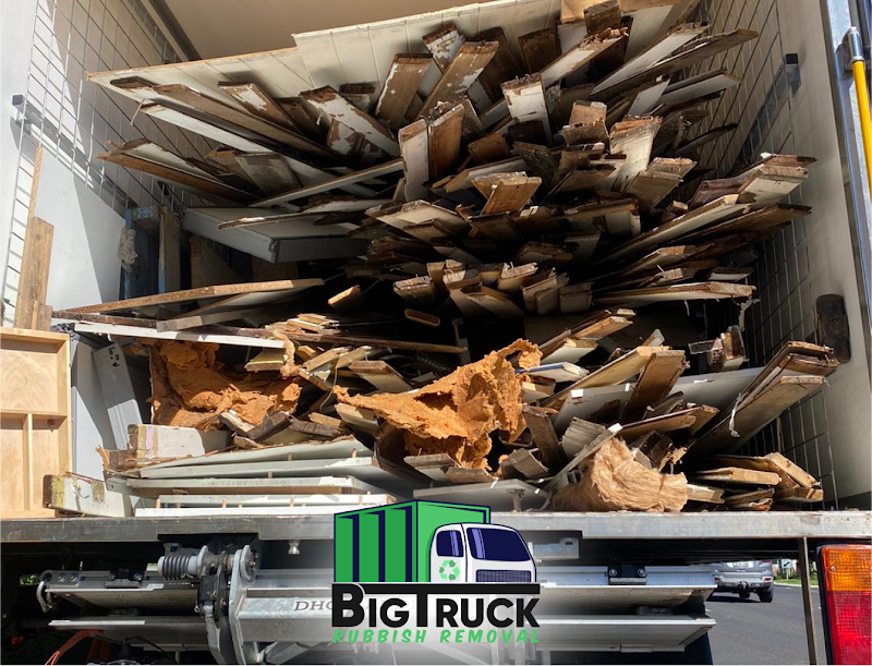 Big Truck Rubbish Removal work 2
