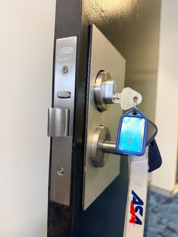 CBD LOCKSMITHS work 2