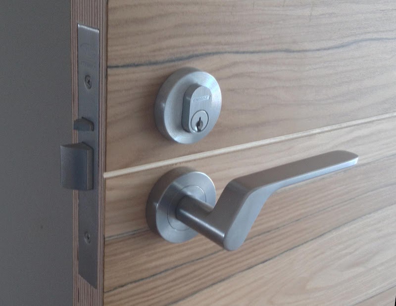 CBD LOCKSMITHS work 3