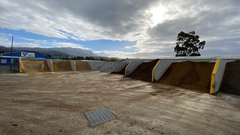 Clennett's Mitre 10 Landscape Centre project 8