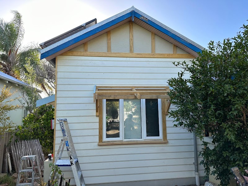 Colourist Paint & Deco
