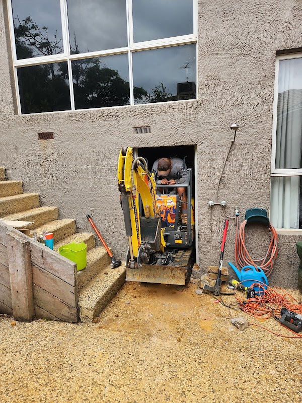 Diggermate Mini Excavator Hire Lara work 1