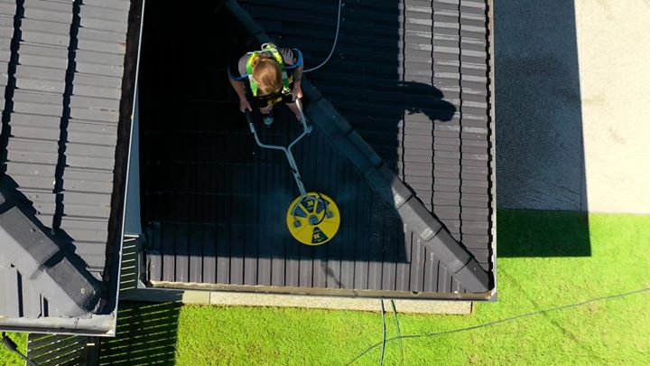 House Washing Experts work 1