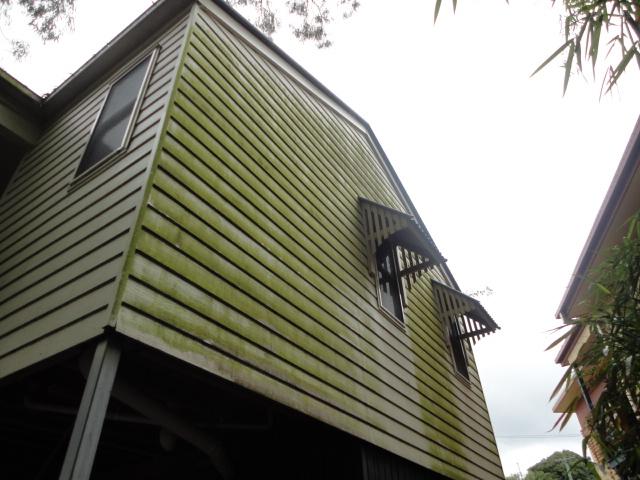 House Washing Experts work 3