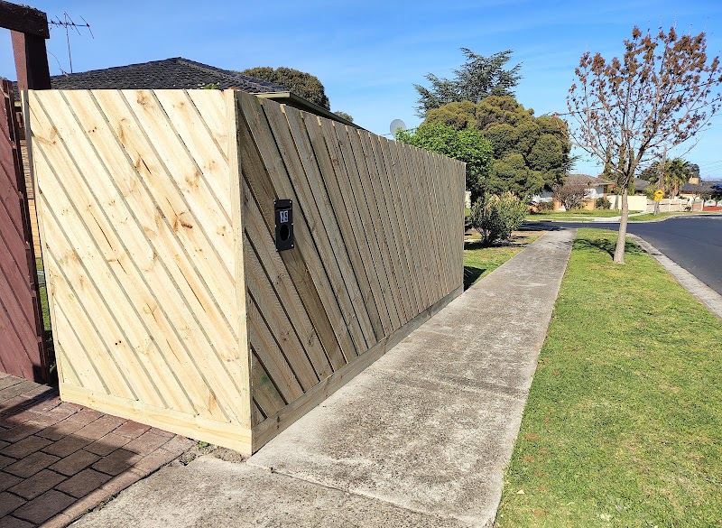 Mighty Mates Fencing project 9