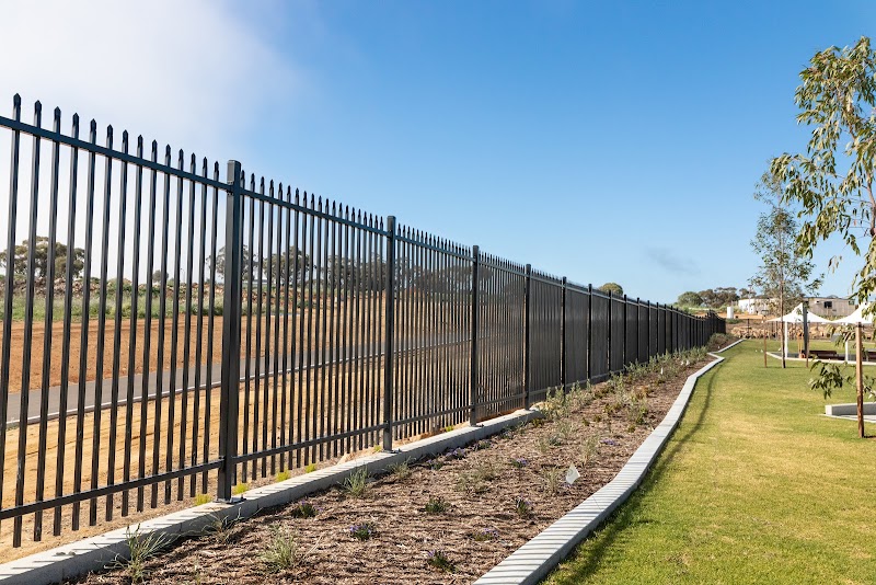 Right Metal Fencing photo 1