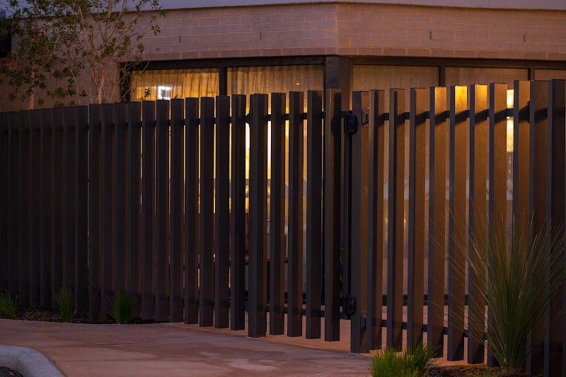 Right Metal Fencing photo 2