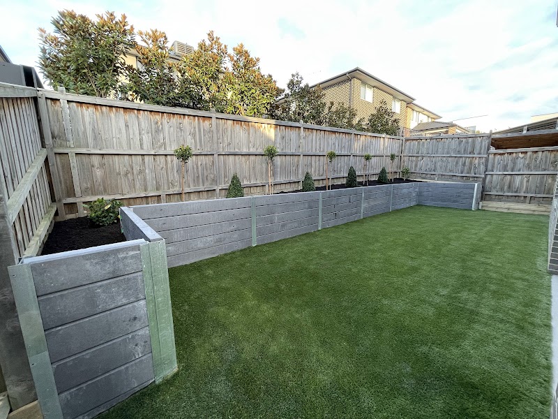 Small and Tall Landscaping photo 1