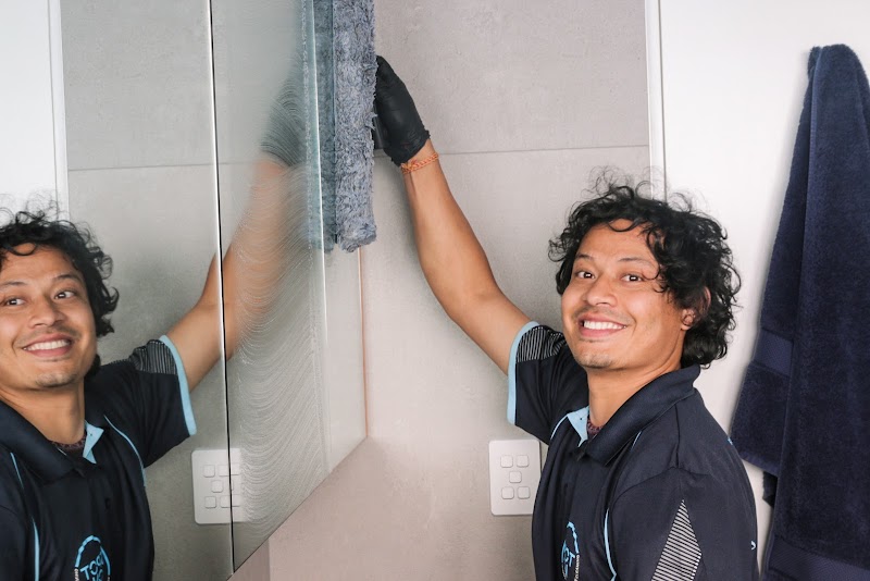 SpotOn Window, Gutter and Pressure Cleaning - Softwash project 7