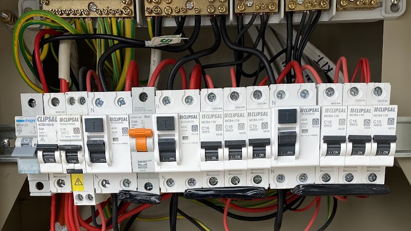 Urgent electrician, York electrical ( Electrician , Sparky ) work 3
