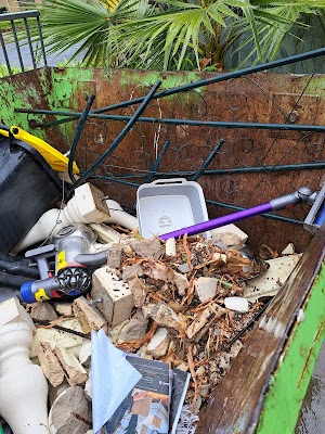 Best Price Skip Bins work 3