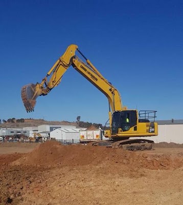 CONNOR EARTHMOVING ORANGE work 2