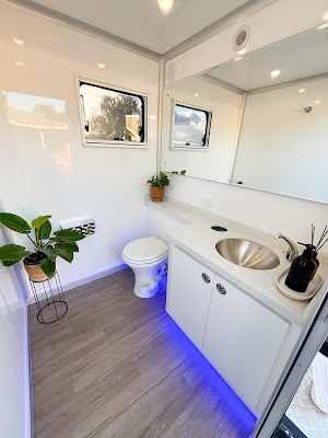 D'Luxe Restroom Trailers