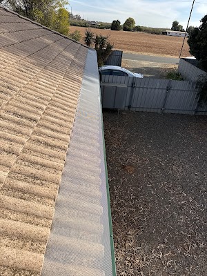 Gutter Guard Specialists work 2
