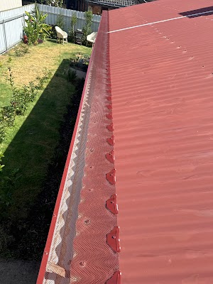 Gutter Guard Specialists work 3