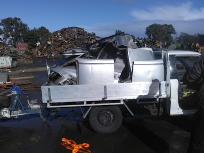 IAN BURTON rubbish and metal removal services