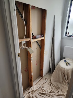 Inch High Handy Guy photo 3