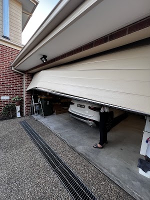Melbourne Garage Repairs - Garage Door Repairs in Melbourne work 2