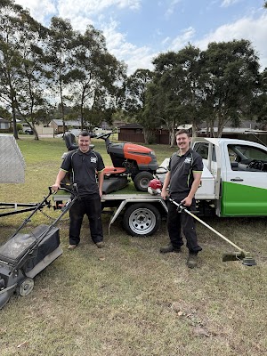 Mo Man Mowing photo 3