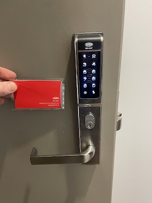 Team Locksmiths work 2