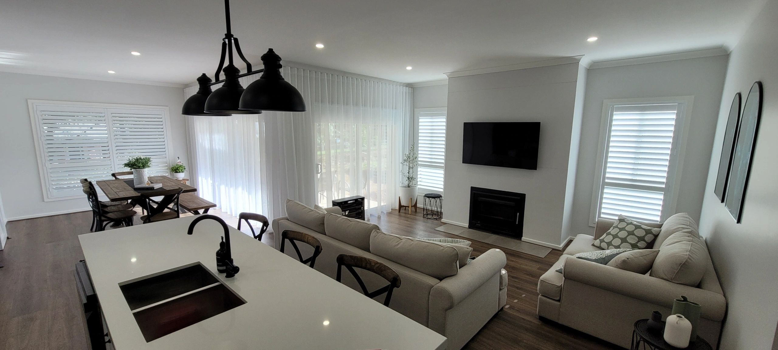 Western Screens, Blinds and Awnings
